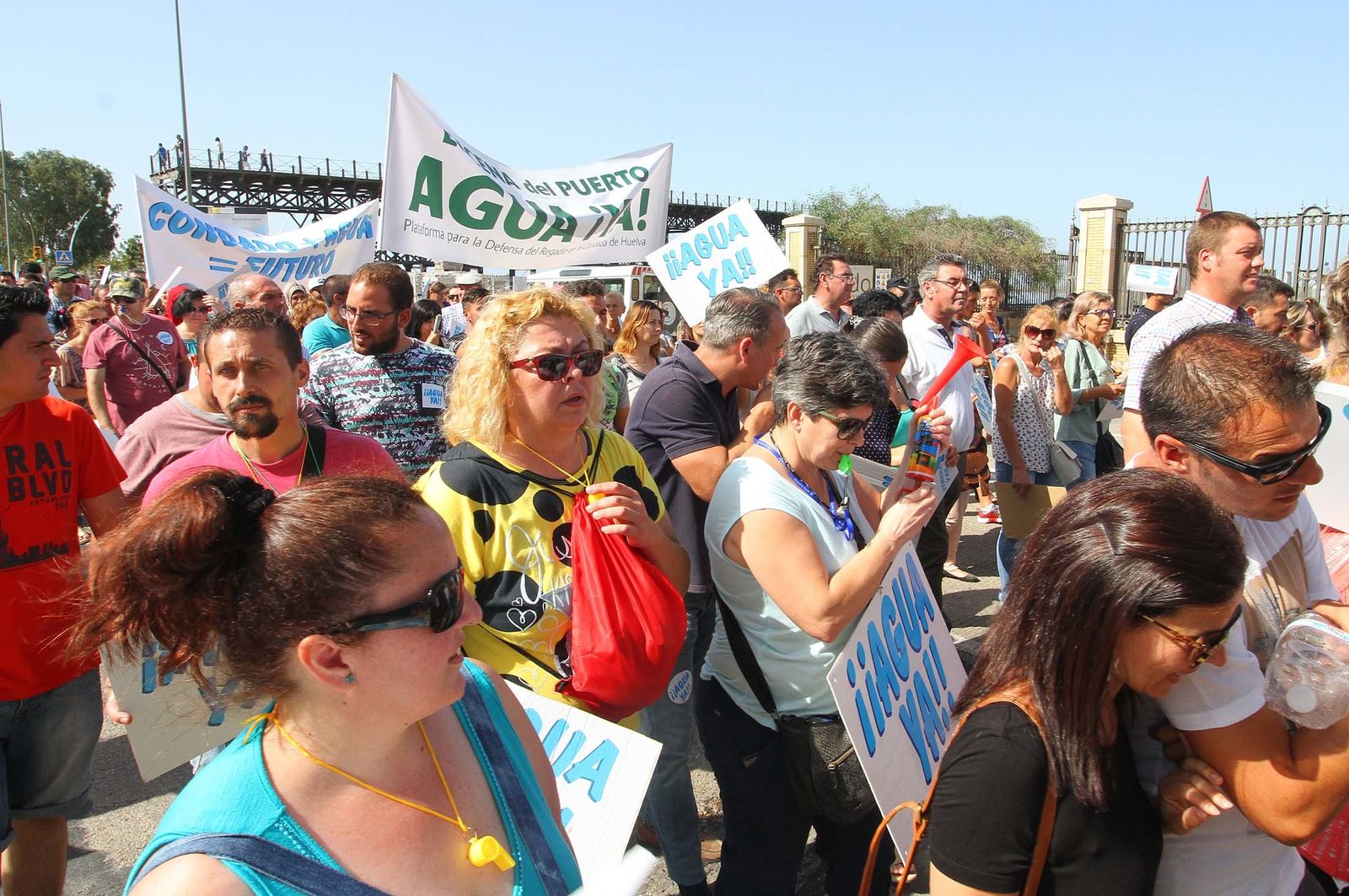 Imágenes de la manifestación para pedir agua y tierra para los regadíos del Condado.