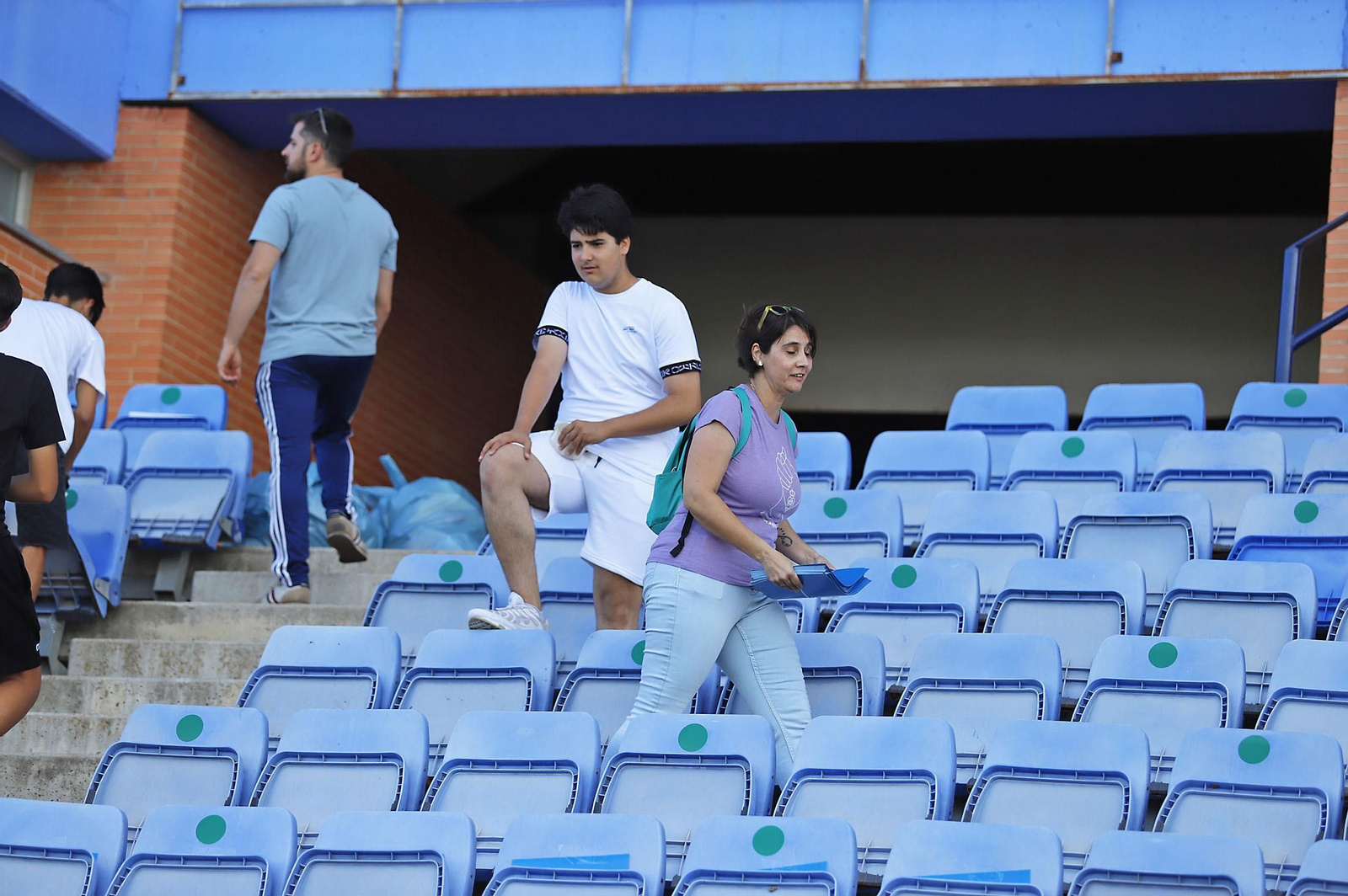 Los aficionados preparan el mosaico del partido del ascenso Recreativo de Huelva-Cacereño