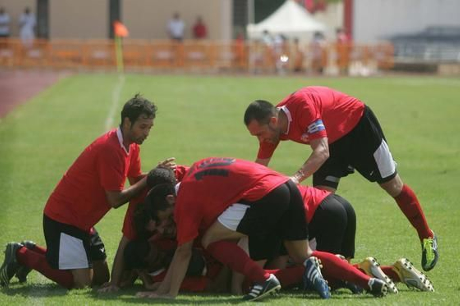 El San Roque desperdicia dos goles de ventaja ante el Pozoblanco y sufre, en su estreno como local, su primera bofetada de la temporada./Fotos: Quiñones

Foto: J.M.Q.