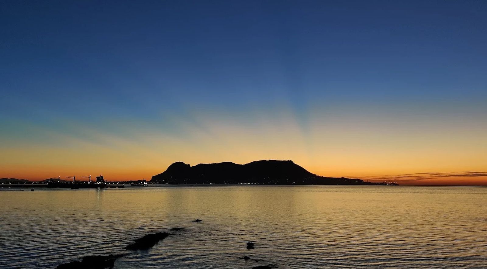 Vistas desde el Parque del Centenario, en Algeciras.