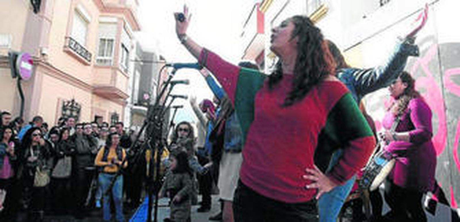 Las mujeres también tienen mucho que decir en la Ortigada de San Isidro.