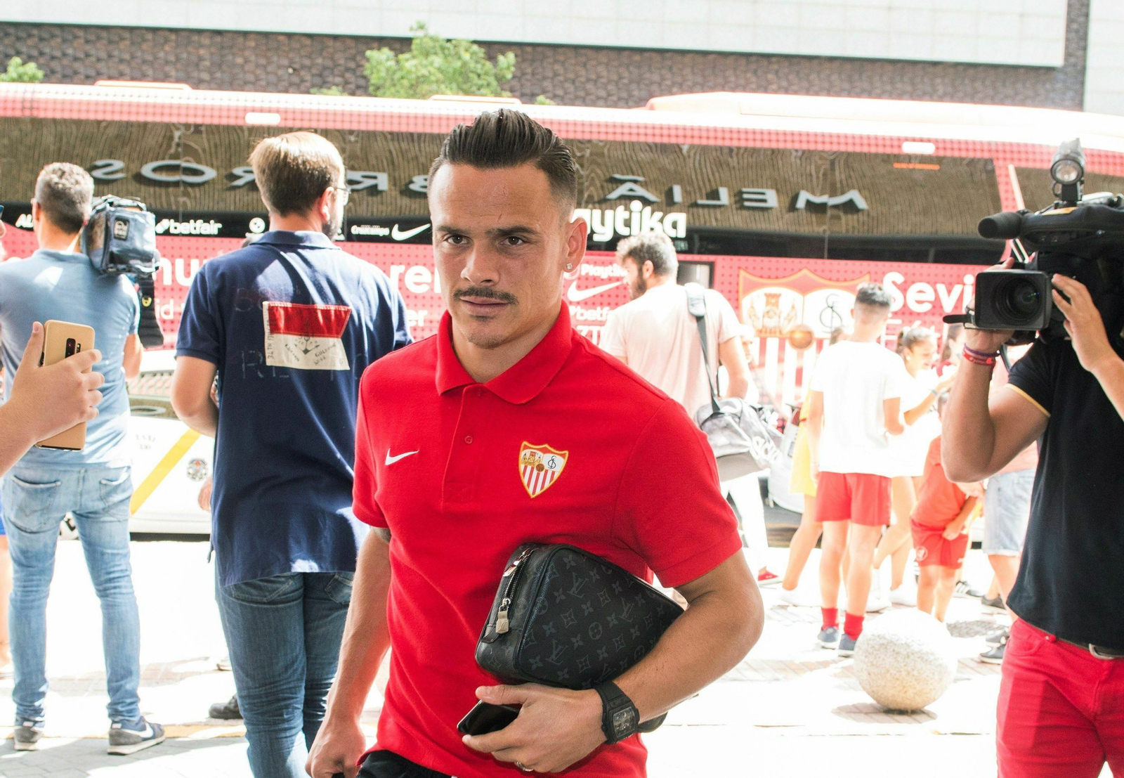 El Sevilla FC desea desprenderse de Roque Mesa.