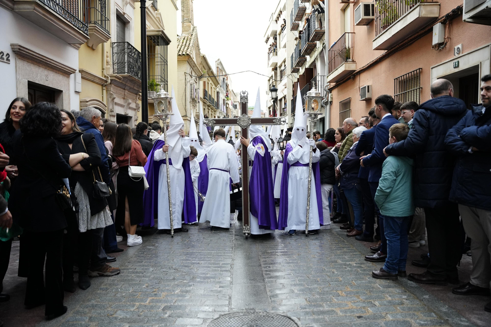 Jueves Santo en Lucena: Las imágenes de una jornada casi plena