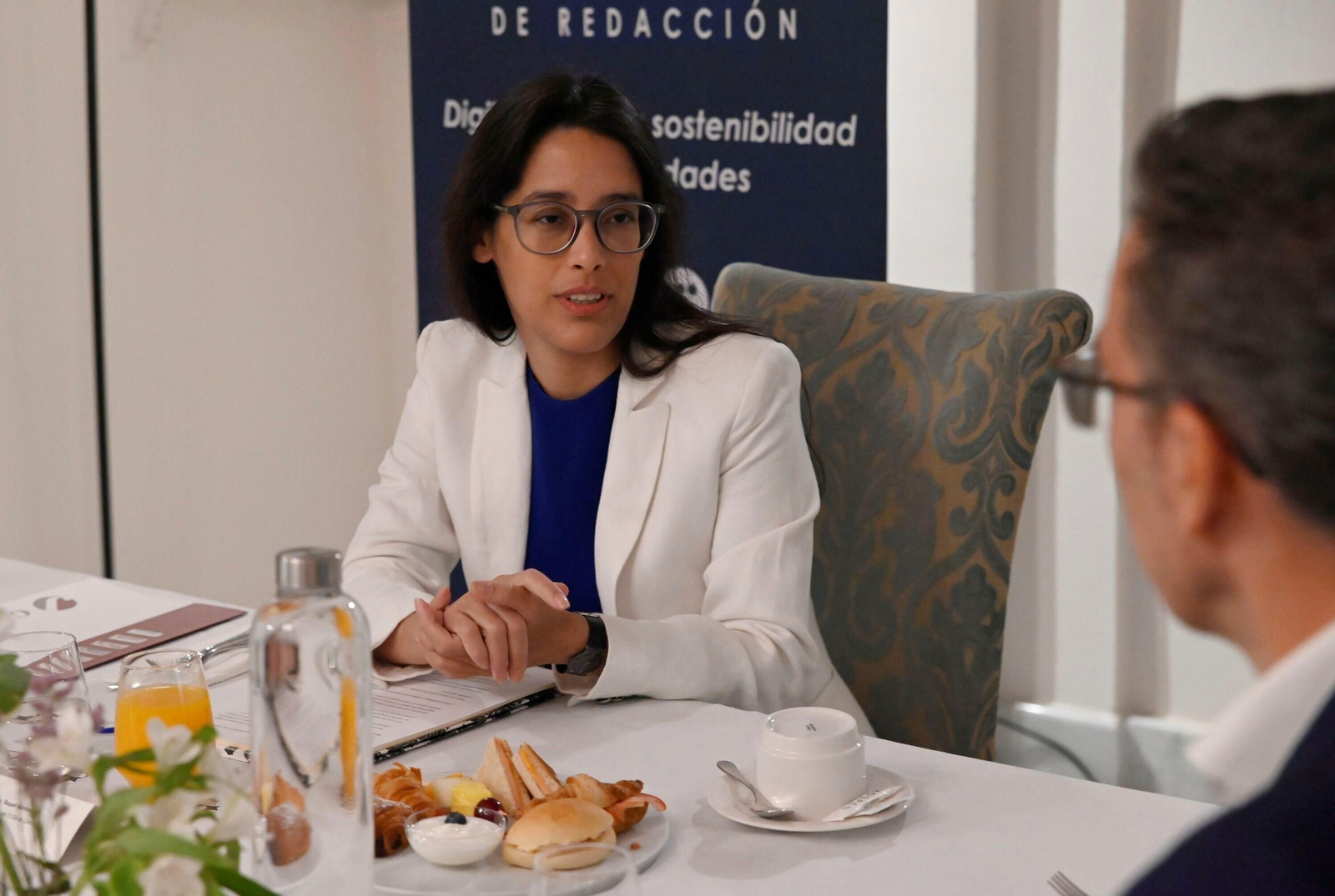 Las fotografías del desayuno de redacción de Grupo Joly en Córdoba sobre digitalizacíon y sostenibilidad en las ciudades