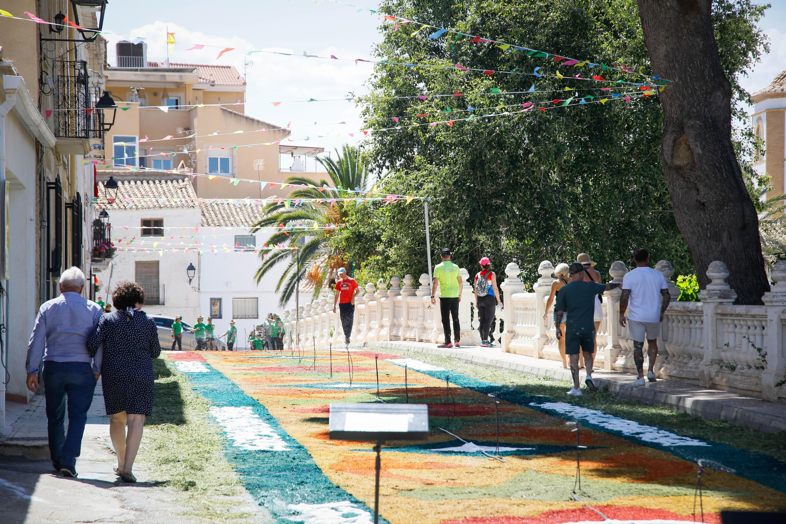 Así es la gran alfombra de serrín para que levite la Virgen de Fátima de Tíjola