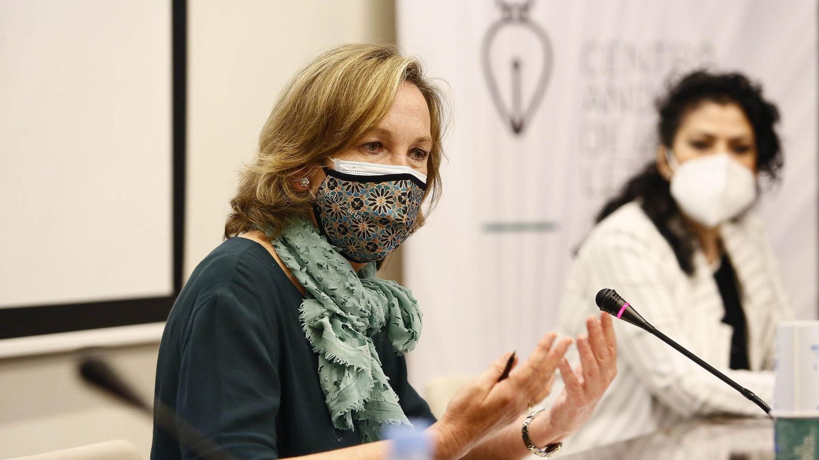 Mar Sánchez Estrella y Eva Díaz Pérez, este lunes, en el CAL.