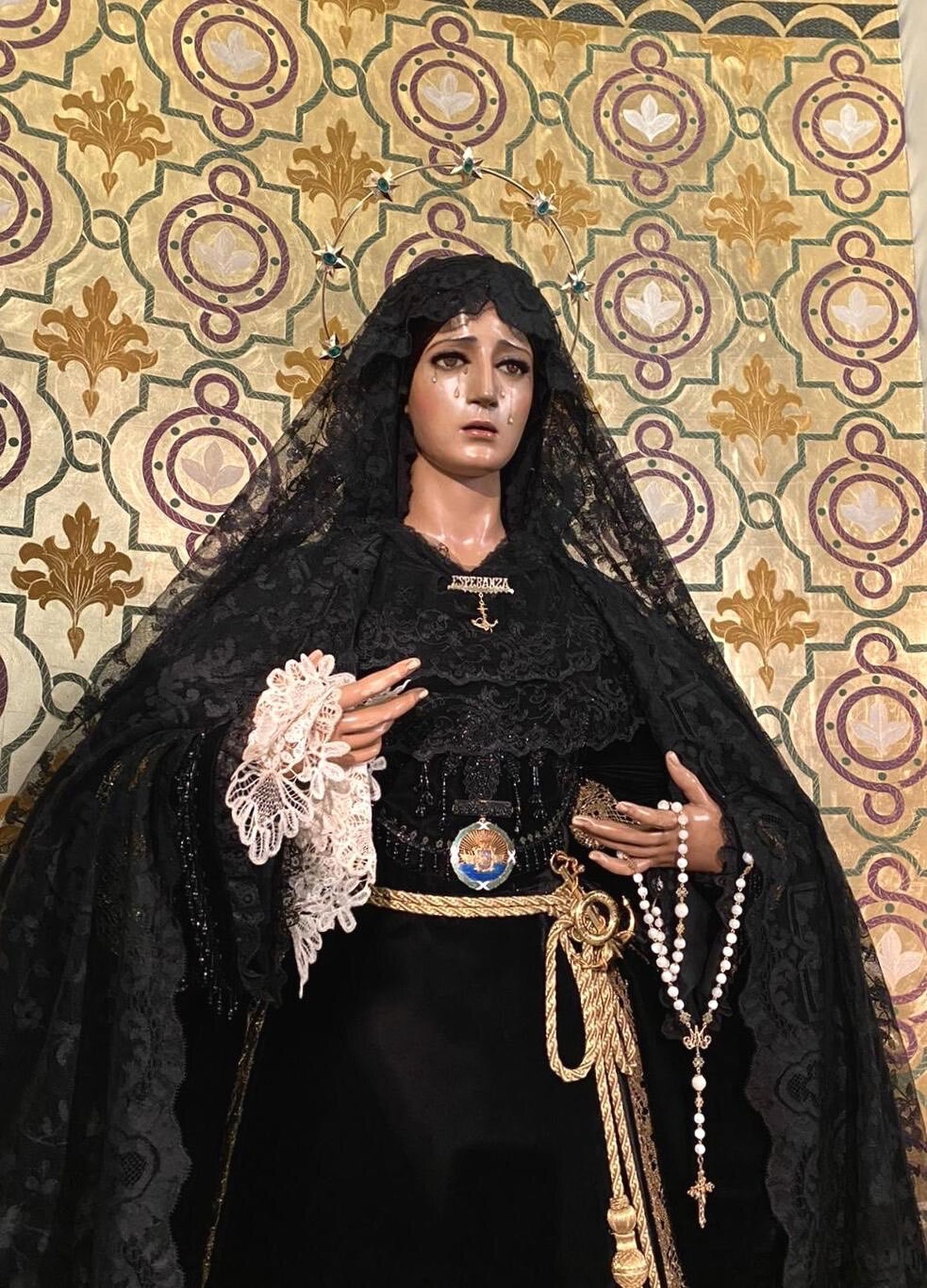 María Santísima de la Esperanza viste de luto por las víctimas del coronavirus.