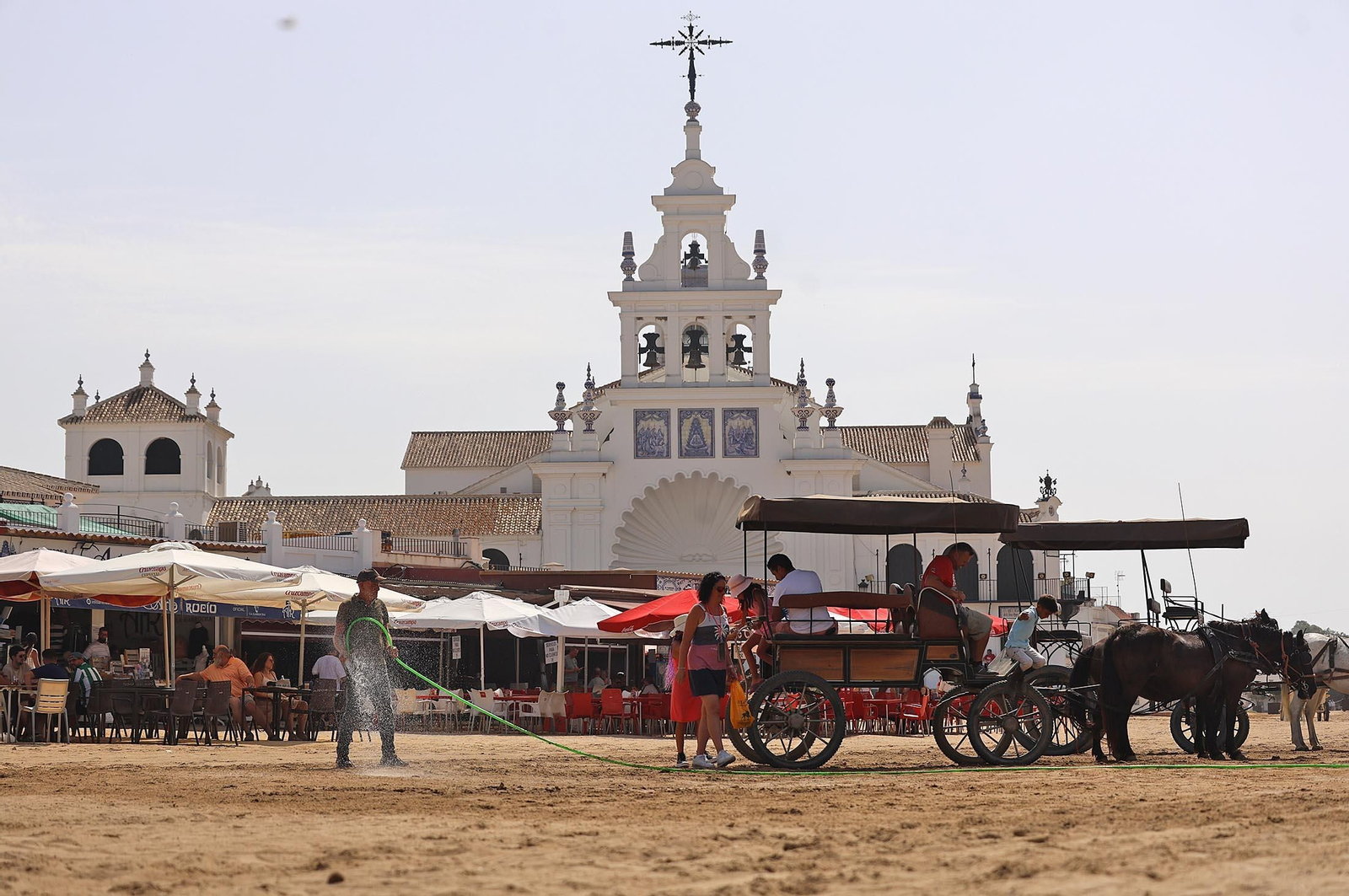Imágenes del ambiente en el Rocío Chico en la mañana del sábado