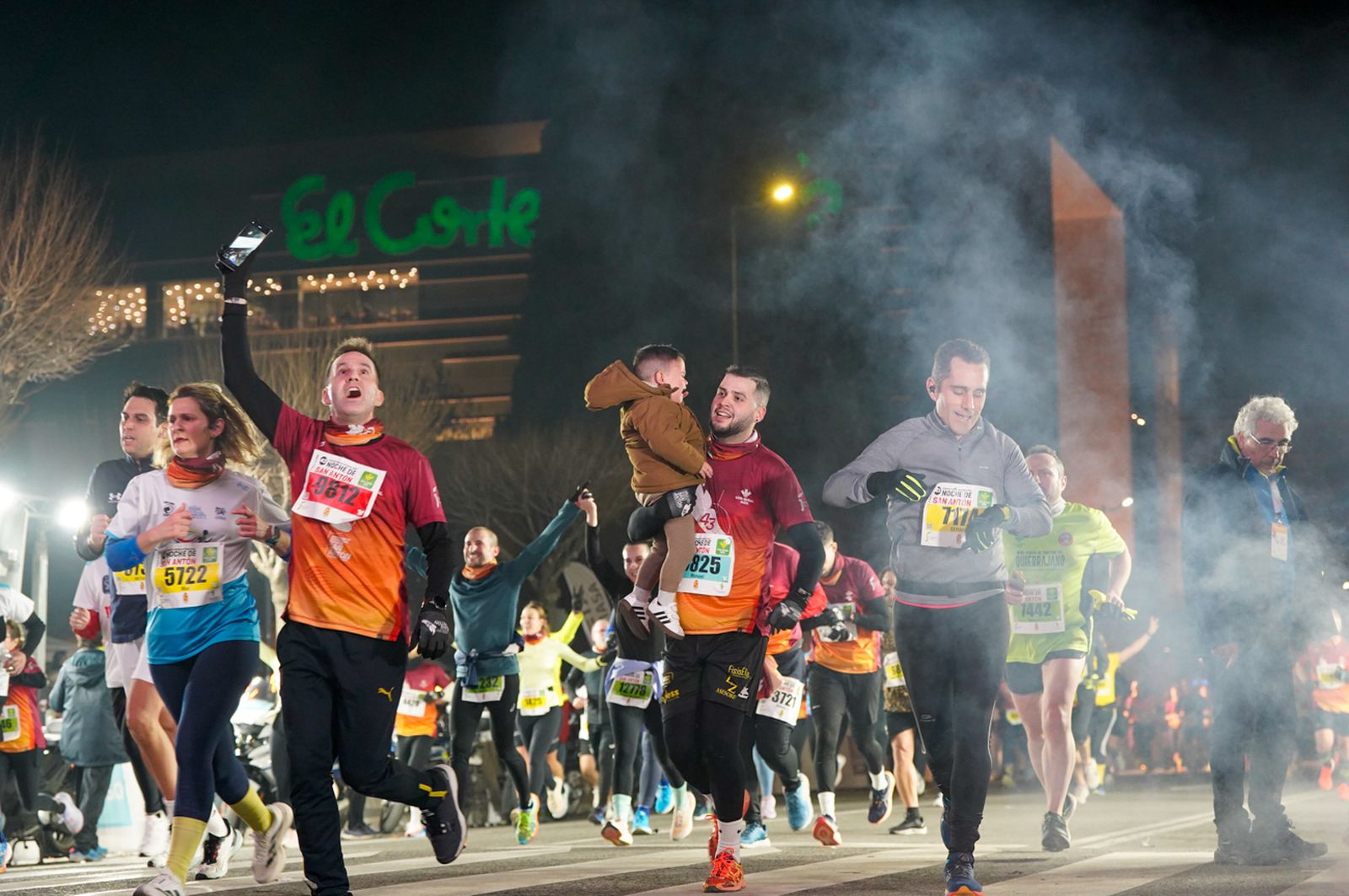 En imágenes: búscate en tu llegada a meta de la Carrera de San Antón 2026 (12)