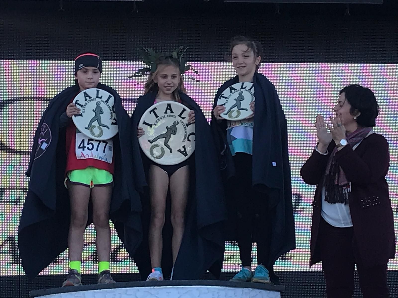 Alejandra Zarza (Inmaculada), en lo más alto del podio benjamín