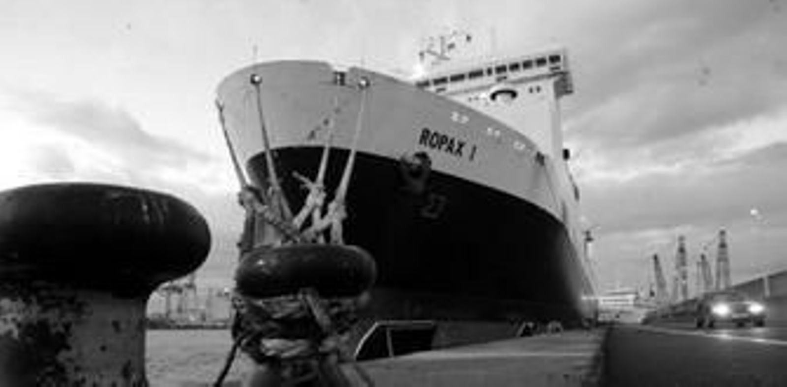 El buque británico 'Ropax 1', atracado en el Dique Norte del puerto de Algeciras.