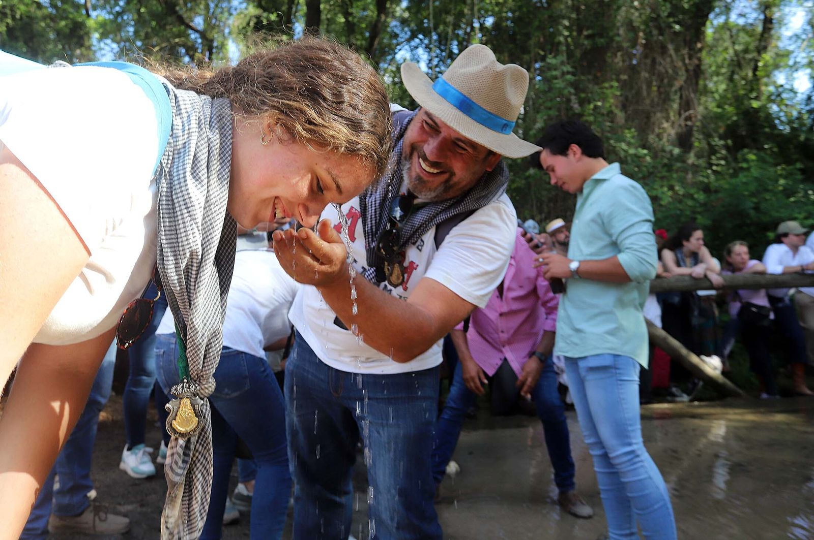 Imágenes de la Hermandad de Huelva a su paso por El Charco