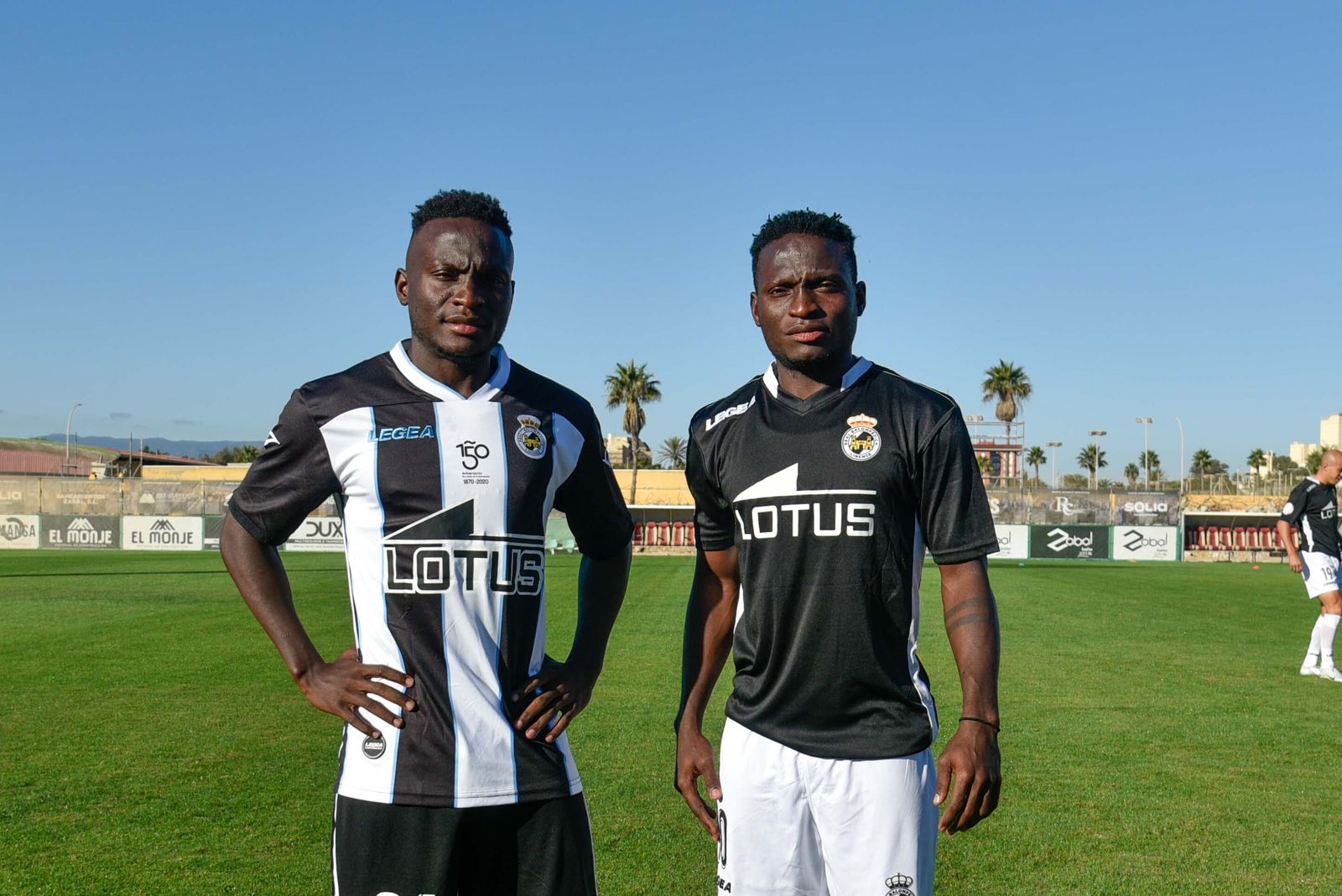 Alu y Alhassan Koroma, durante un amistoso