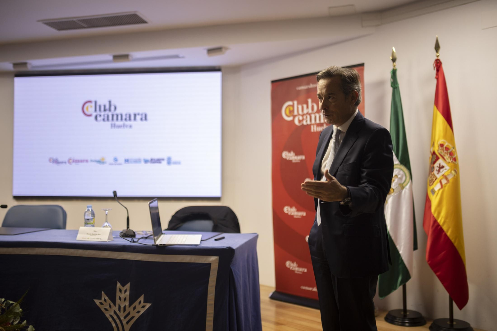 Imágenes de la conferencia de Ricardo Martínez Rico organizada por Club Cámara en la Fundación Caja Rural del Sur