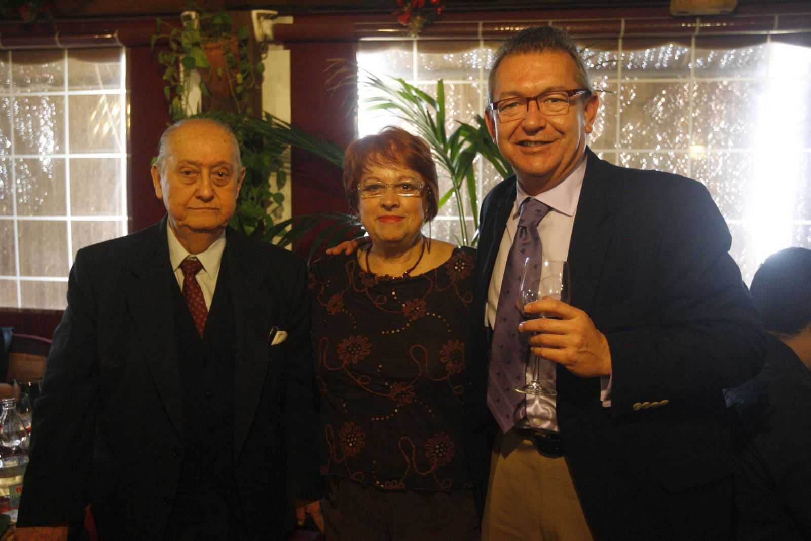 Rafael Boza, Maribel Solís y Estanislao Ramírez, en el homenaje que la APCG brindó a los dos primeros en 2008.