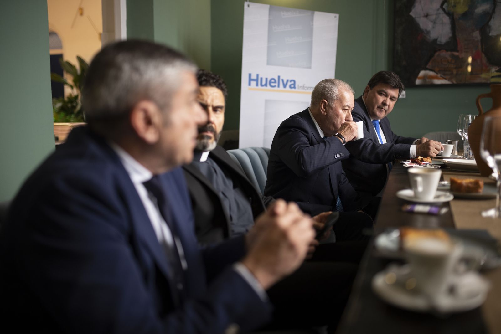 Un momento de la última tertulia de El Aguó celebrada el año pasado en la cafetería Gilda.