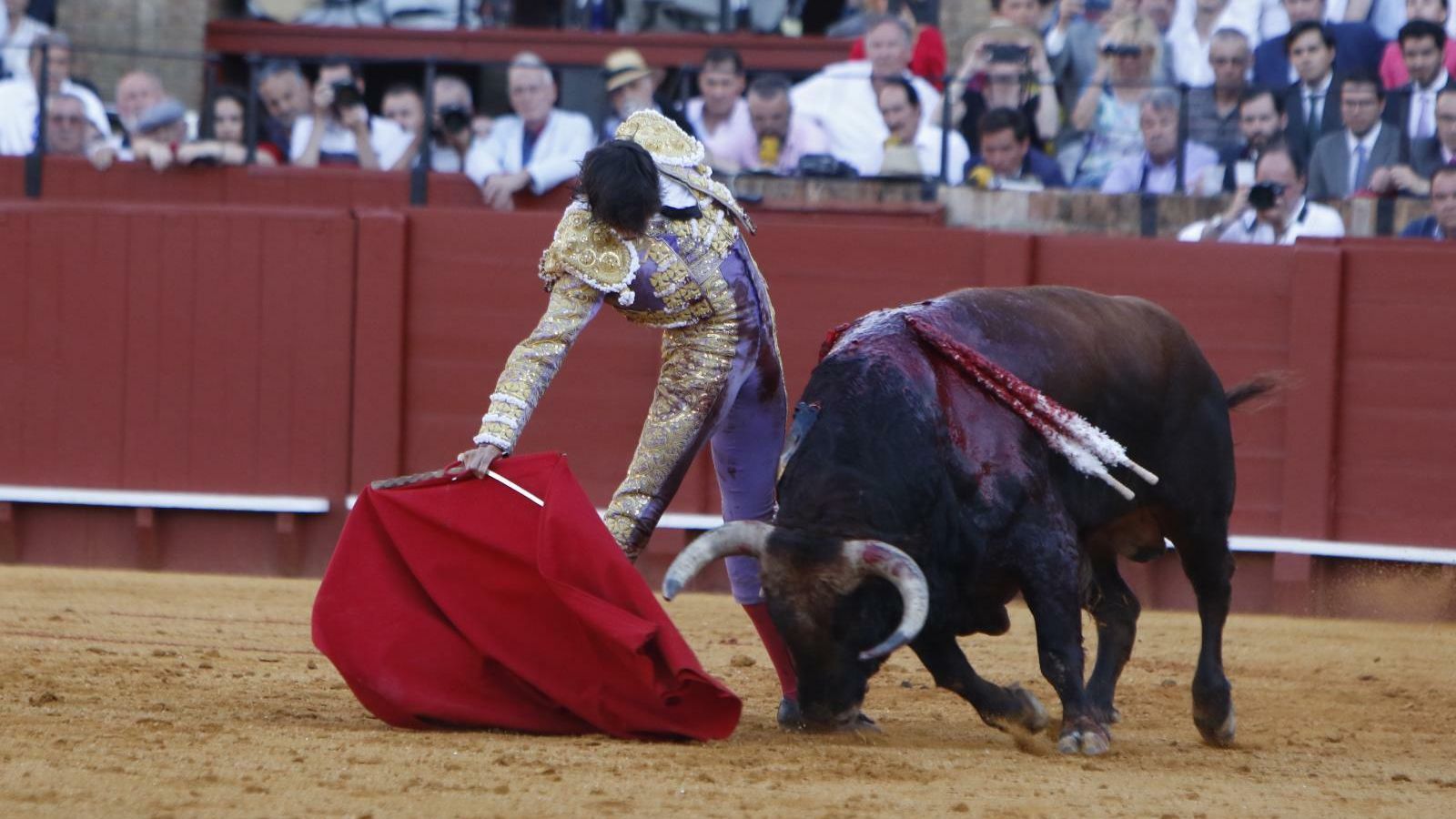 Roca Rey con la muleta en su segundo toro.