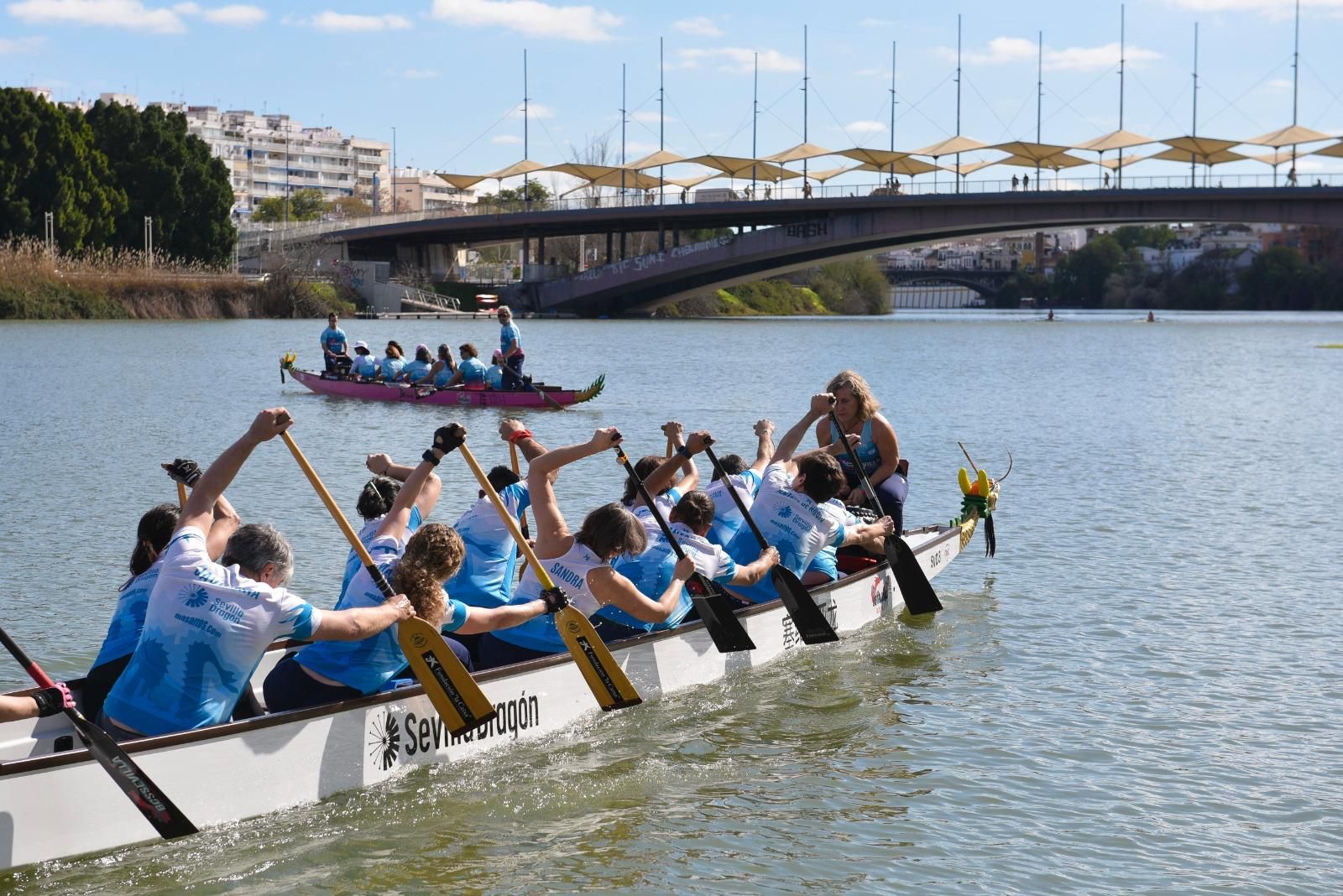 Los dos nuevos barcos en un momento del acto de presentación en el Guadalquivir.