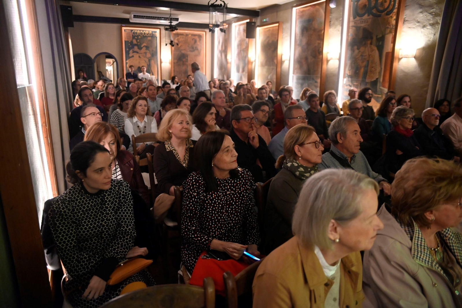 Las imágenes de la presentación del nuevo libro-disco de Aquel Trovar, 'Ondas do mar'