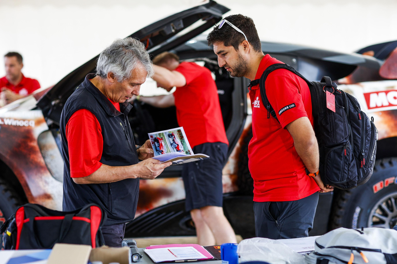 Andalucía Rally: las imágenes del 'Dakar' de Dos Hermanas | Día 1