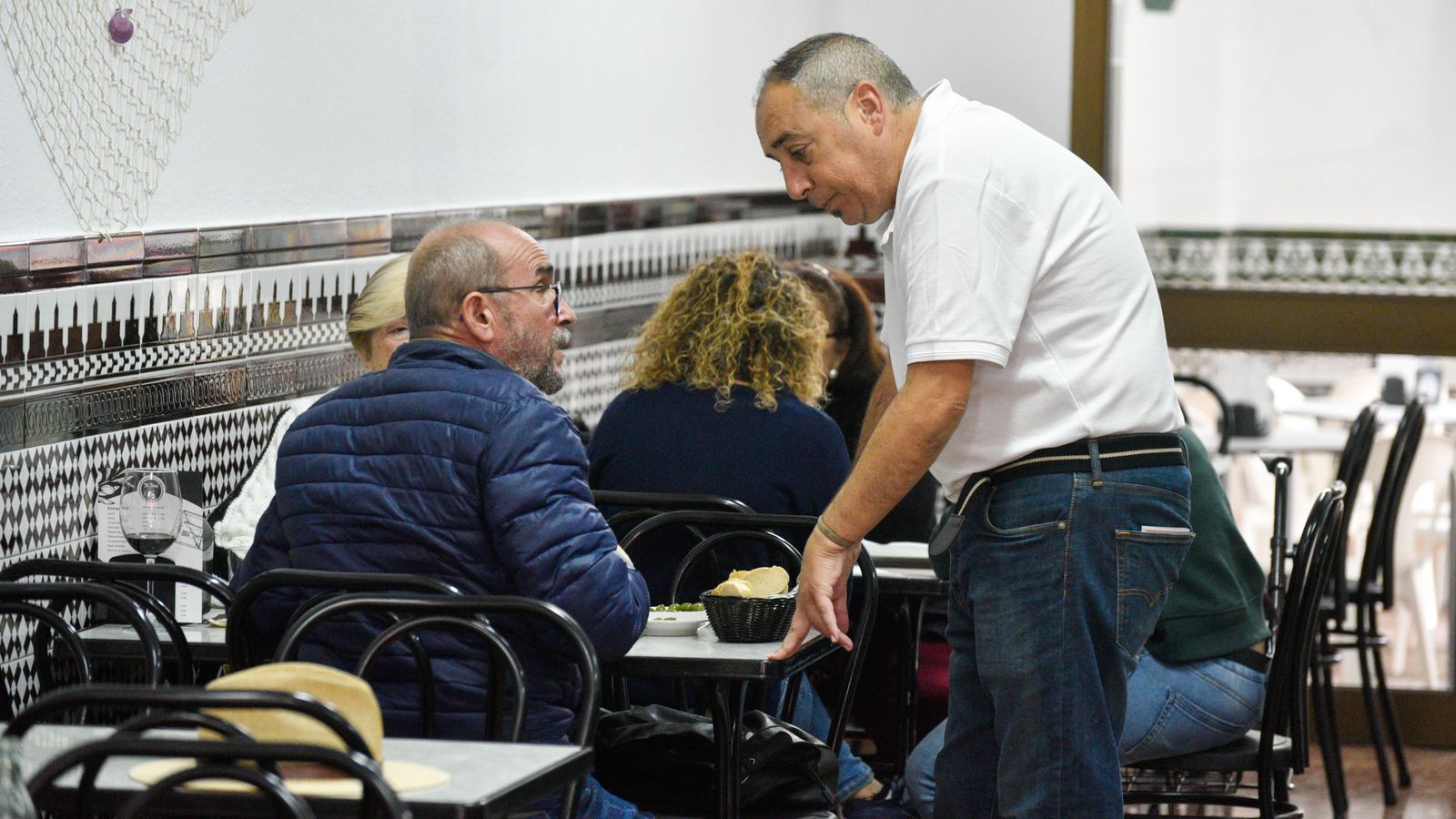 Las fotos del primer dia de reapertura del Bar 'Te dire' en Algeciras