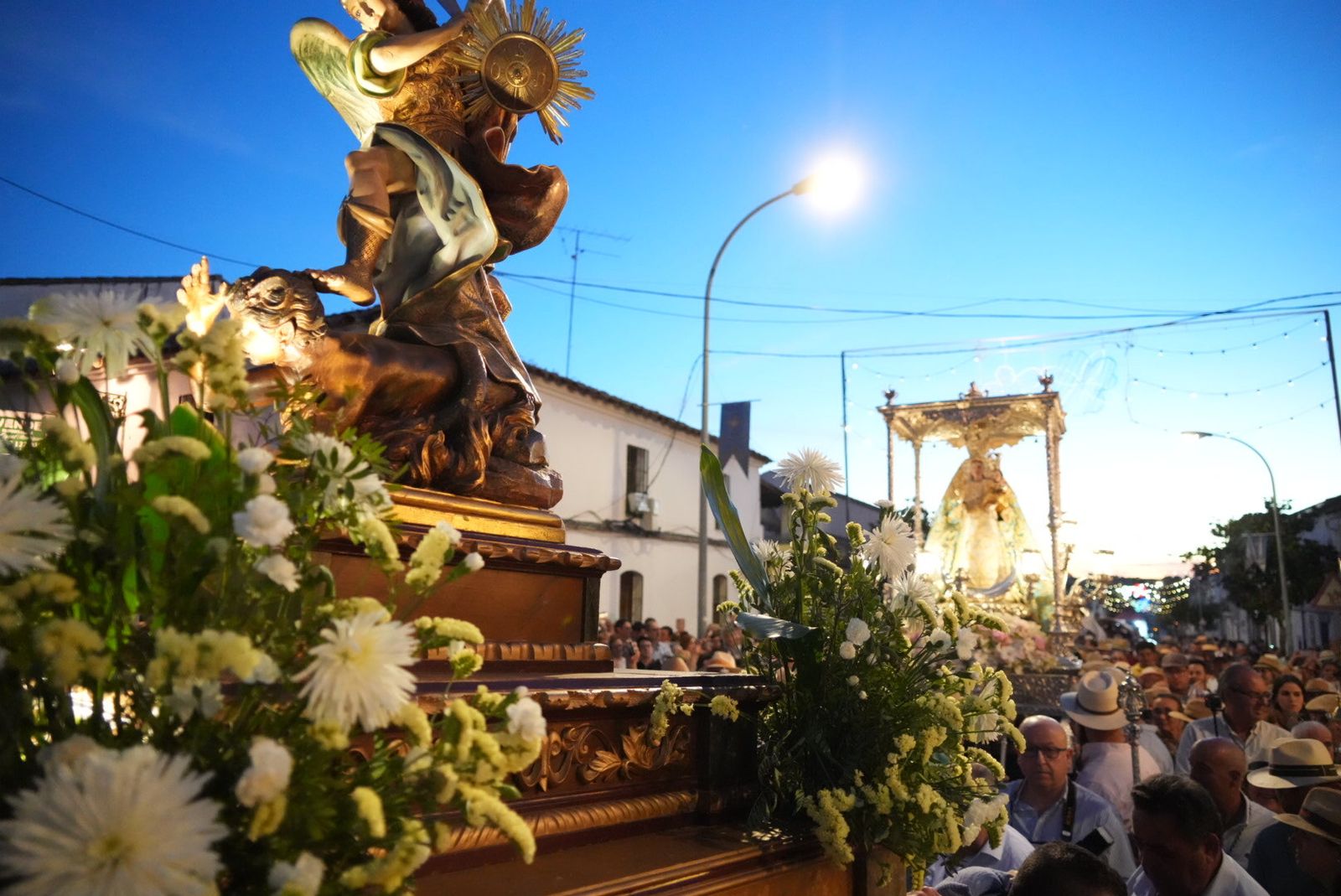 La romería de la Virgen de Luna del Lunes de Pentecostés en Villanueva de Córdoba, en imágenes