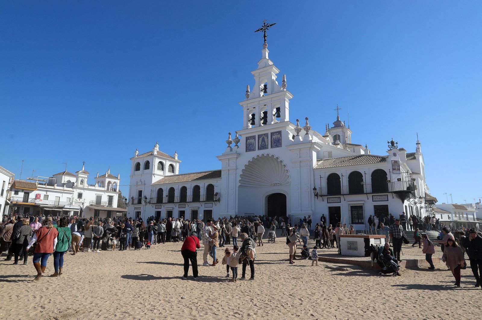 Imágenes del ambiente en la aldea del Rocío para celebrar la Candelaria
