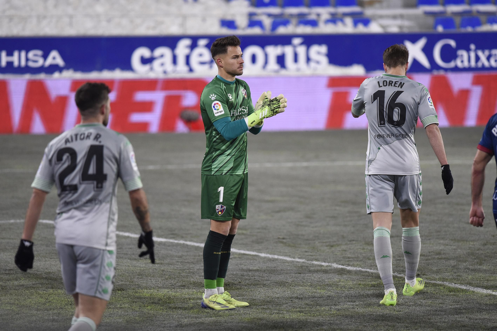 El meta riojano, en un Huesca-Betis