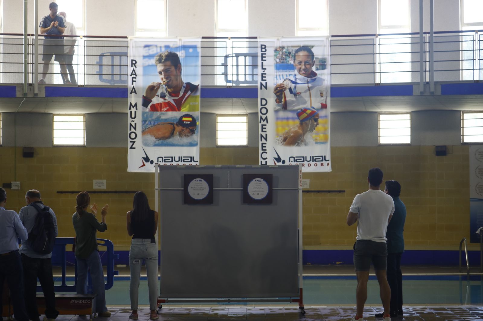 El homenaje de Córdoba a los nadadores Rafa Muñoz y Belén Domenech, en imágenes