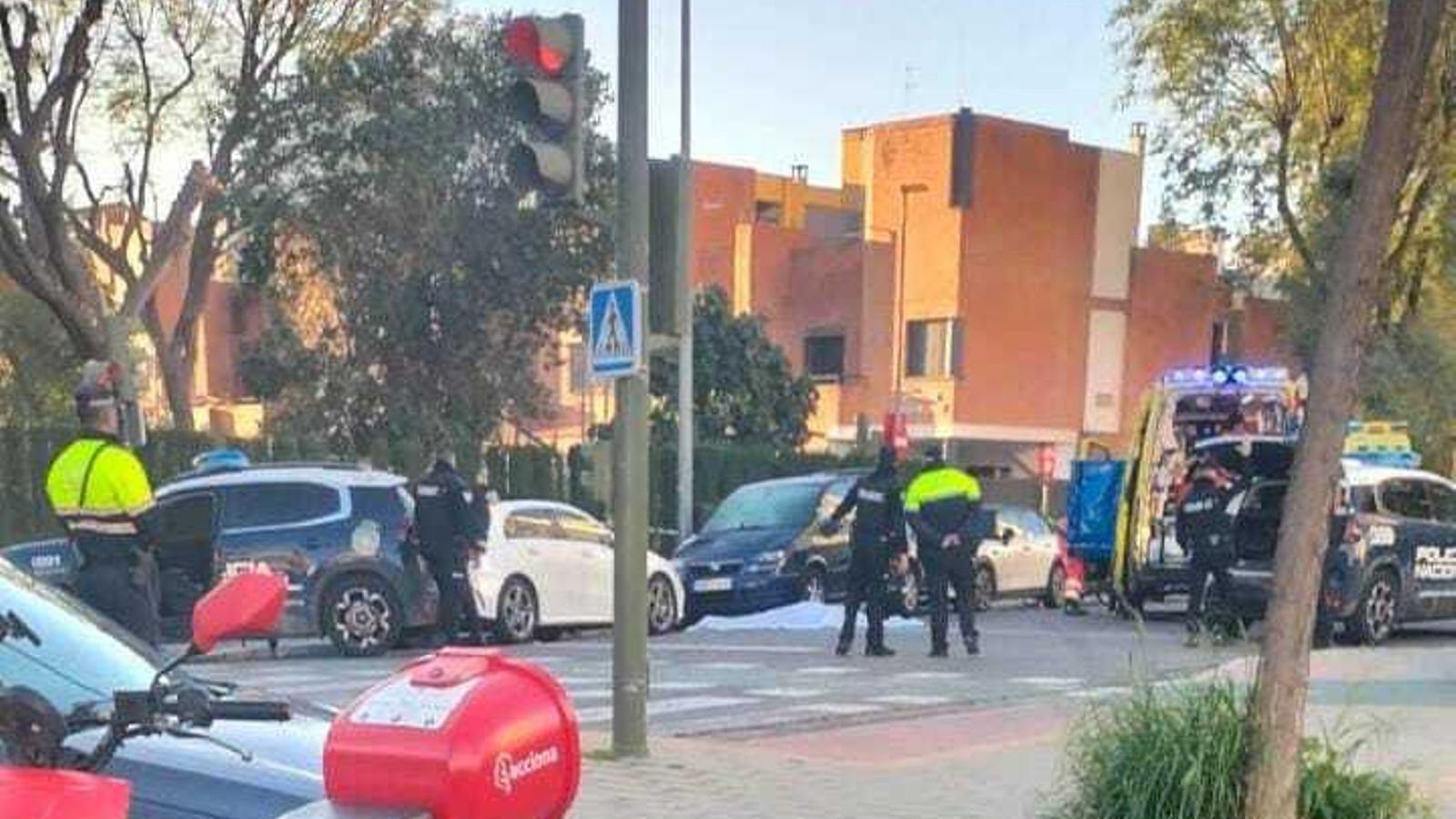 Policías en el lugar de los hechos.