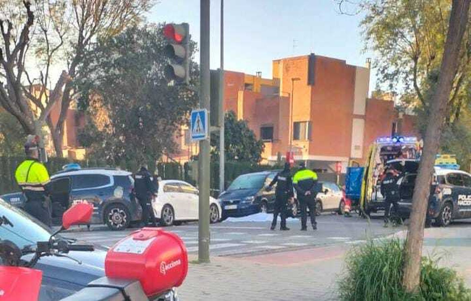 Policías en el lugar de los hechos.