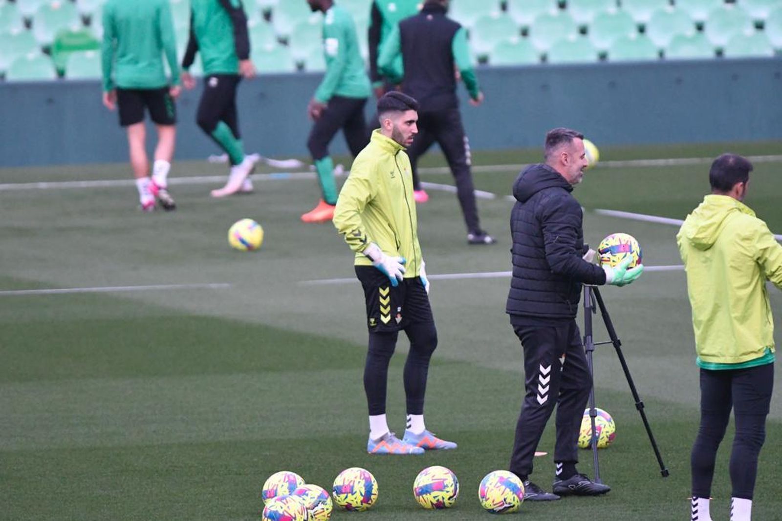Rui Silva, en el entrenamiento del Betis en el Benito Villamarín.