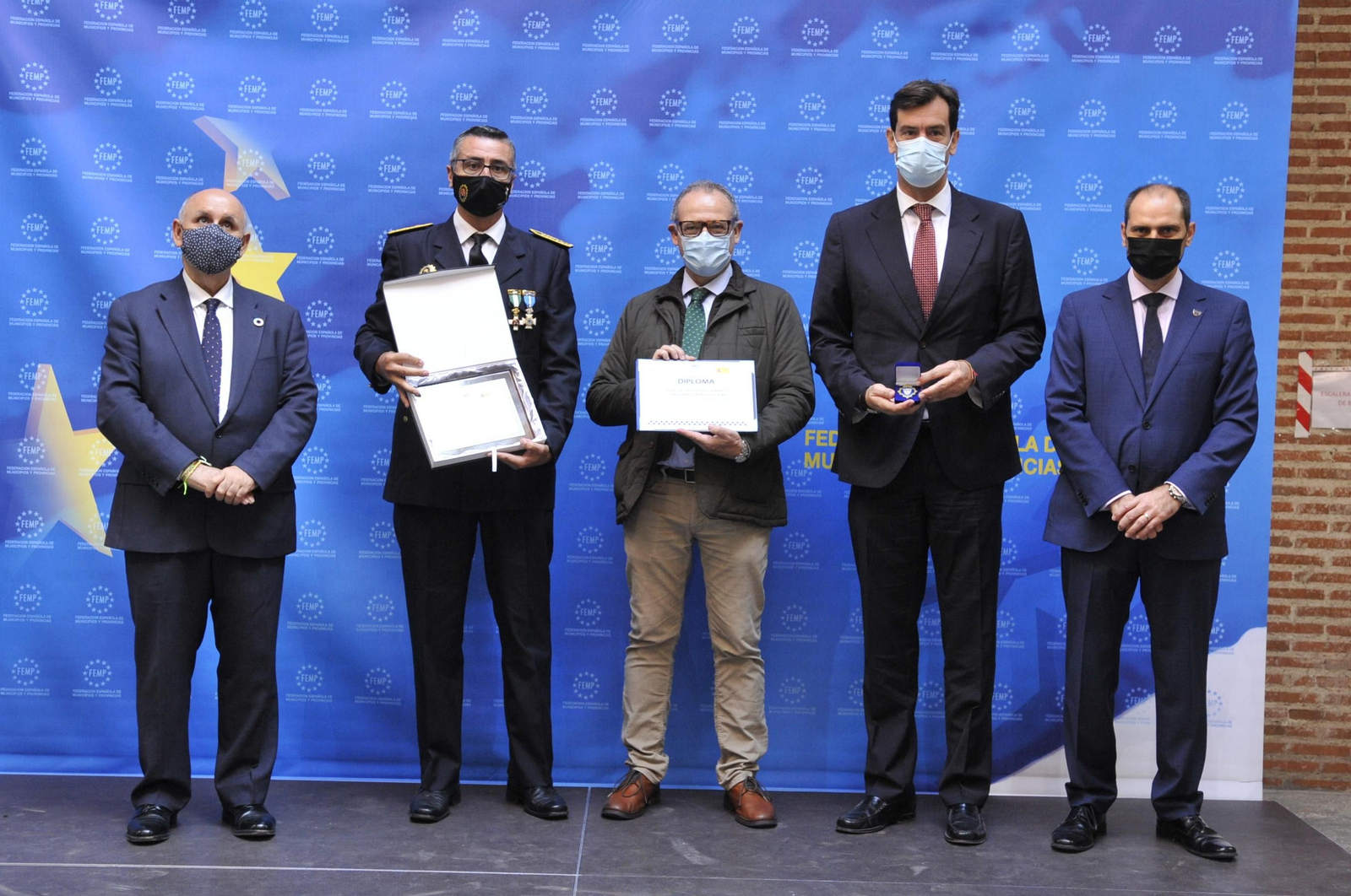 El edil Juanjo Salvador acudió a recoger el galardón.