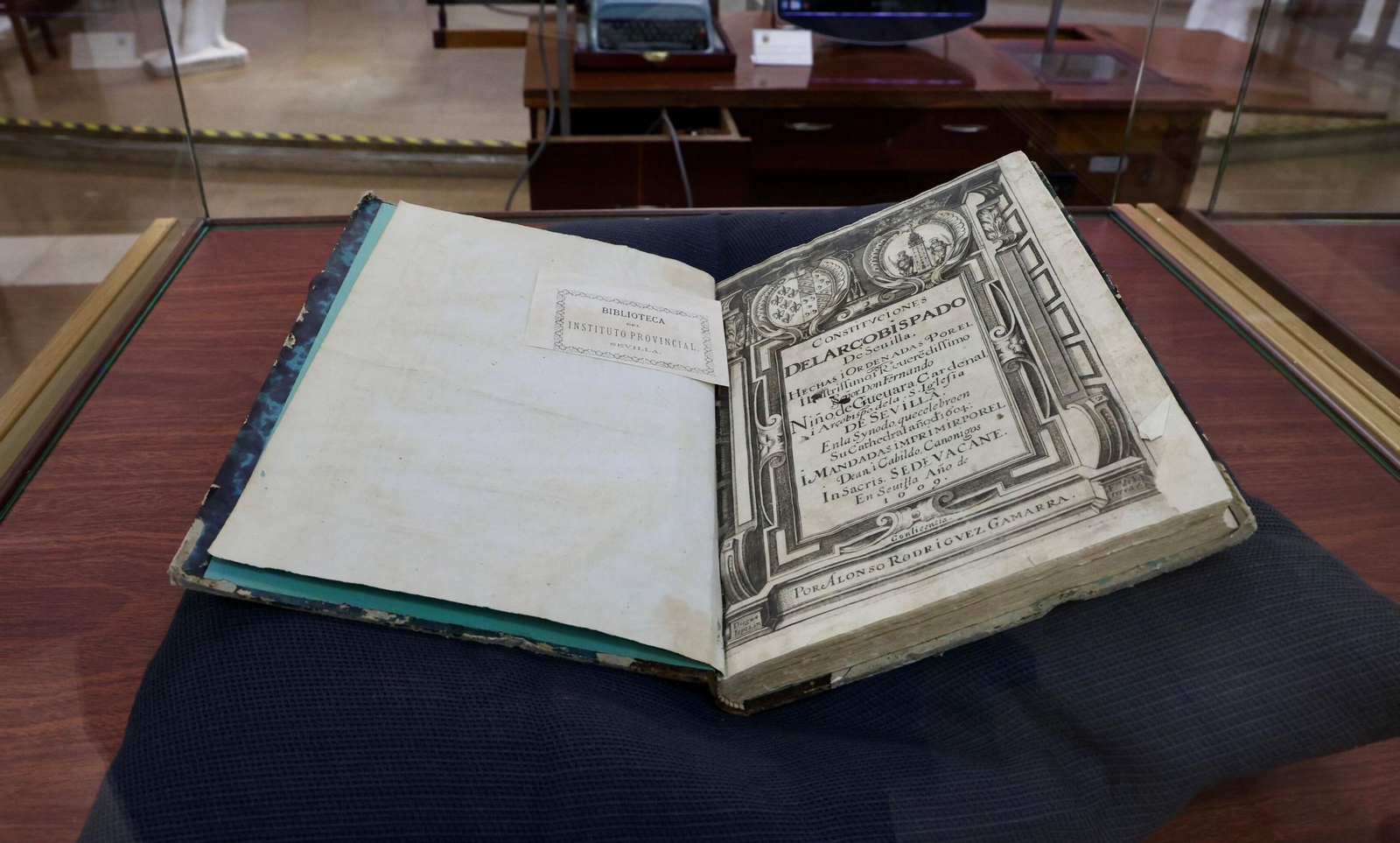 La constitución de la carrera oficial de la Semana Santa de Sevilla por el cardenal Niño de Guevara.