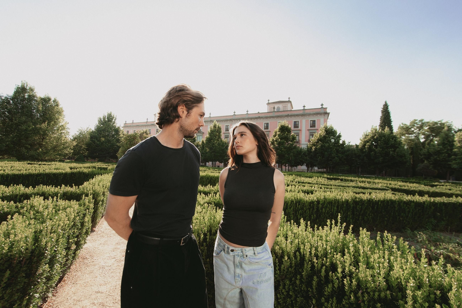 Carlos Cuevas y Carla Campra son los principales protagonistas de esta serie.