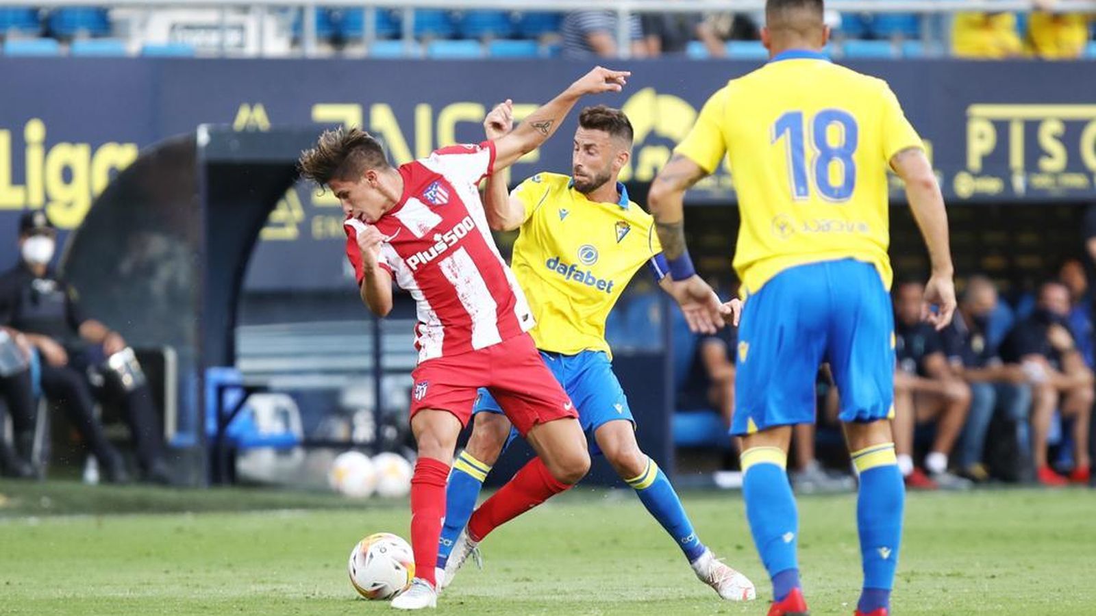 Las imágenes del Cádiz-Atlético del Trofeo Carranza.
