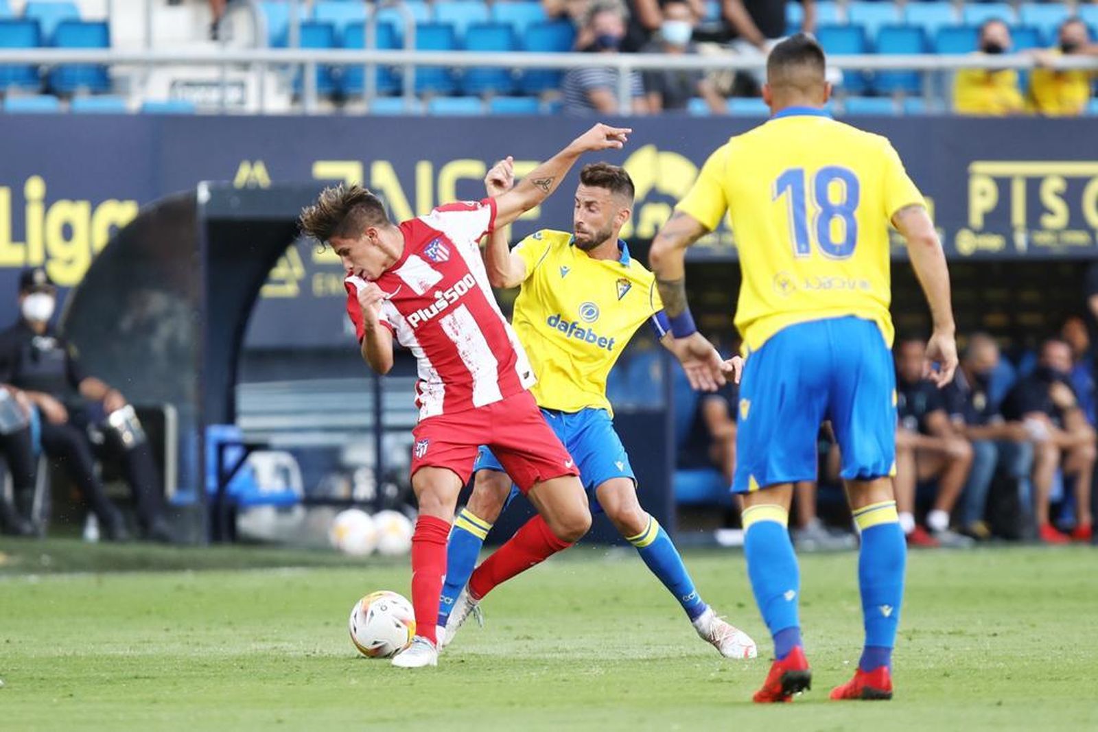 Las imágenes del Cádiz-Atlético del Trofeo Carranza.