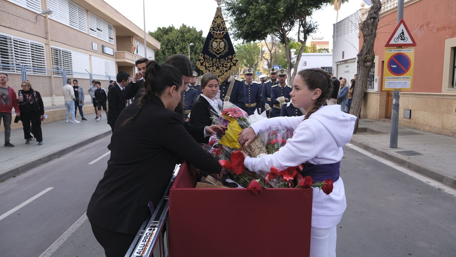 La procesión del Encuentro por las calles de Almería, en imágenes