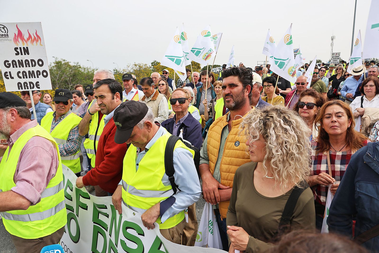Imágenes de la multitudinaria tractorada de los agricultores en Huelva