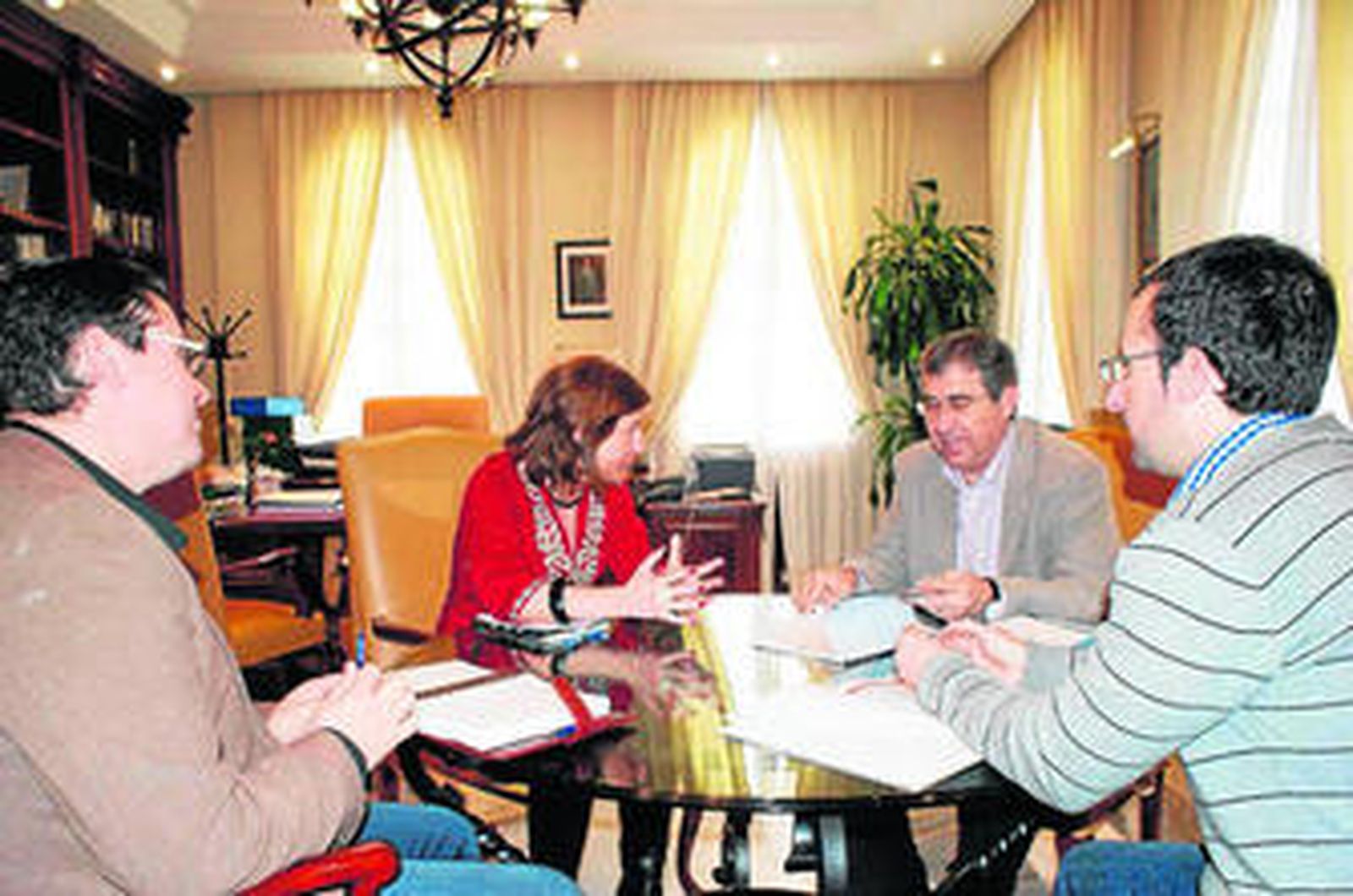 Cristina Santacruz y Antonio Sánchez, en un momento del encuentro celebrado ayer.