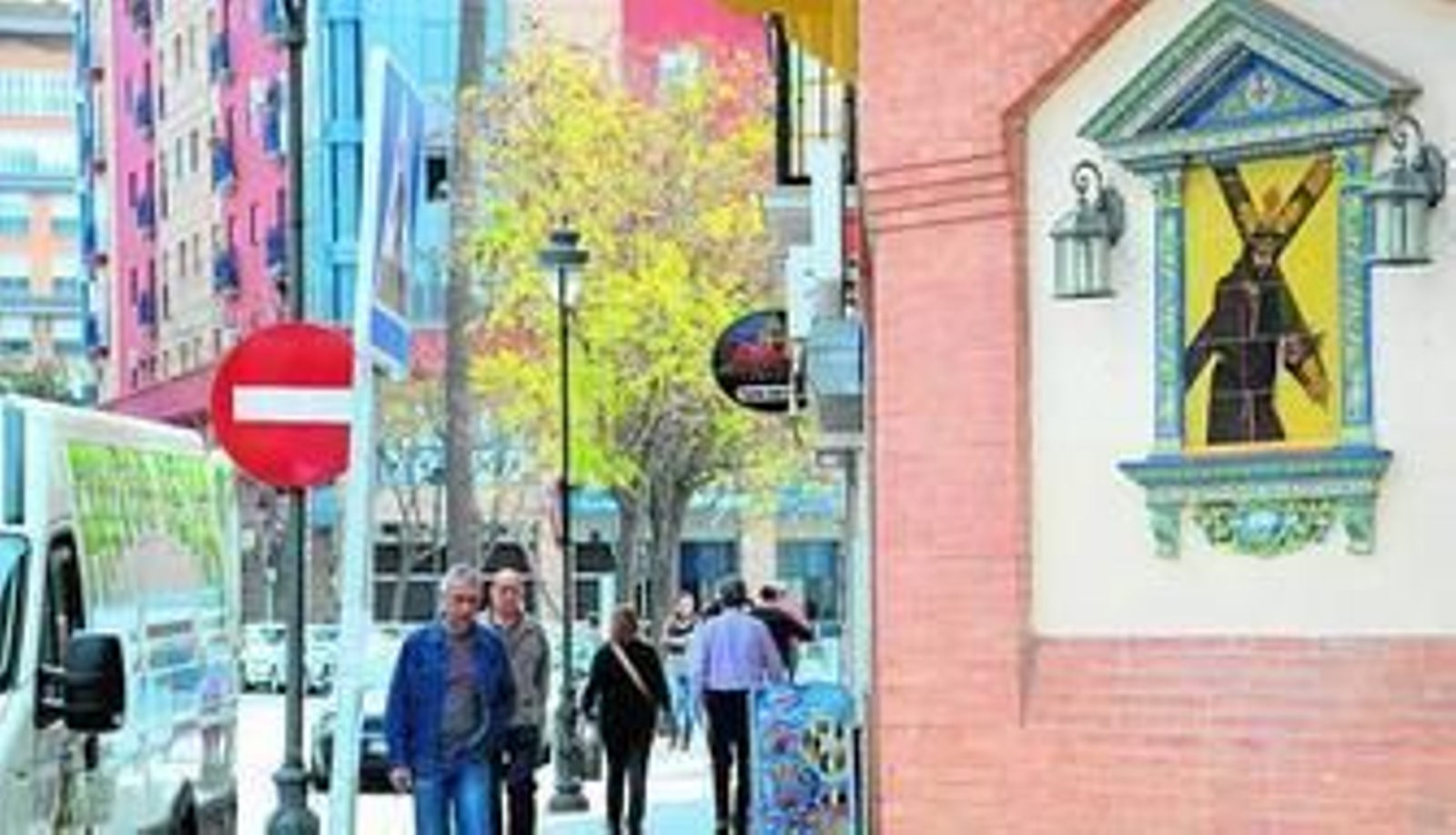 El azulejo de Jesús de la Pasión en la calle que lleva su nombre.