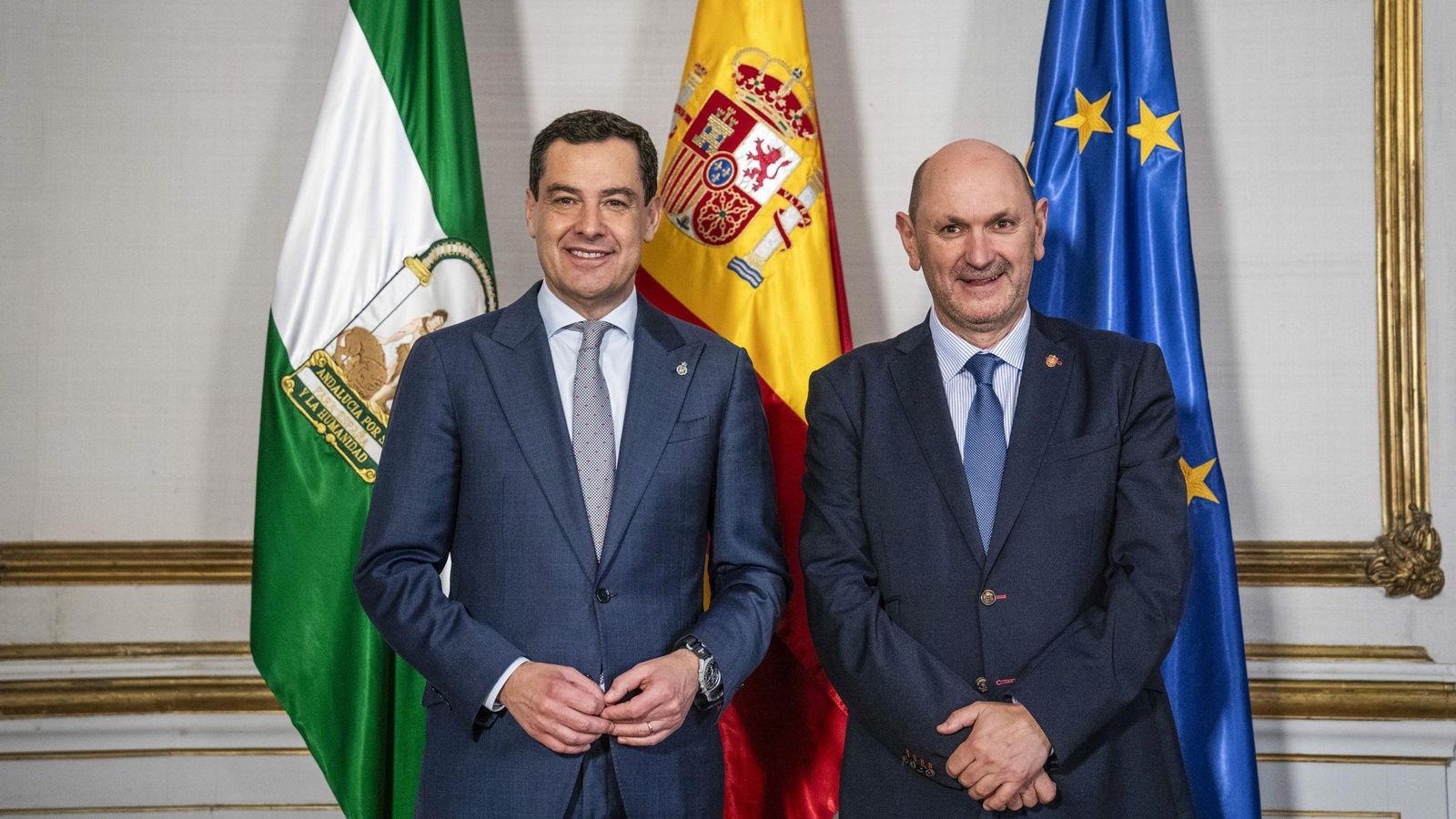 Rafael Louzán posa con Juanma Moreno.