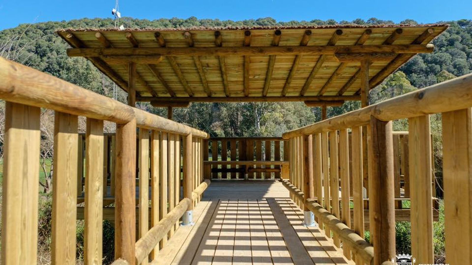Mirador en La Barca de Vejer para observar los ibis eremitas