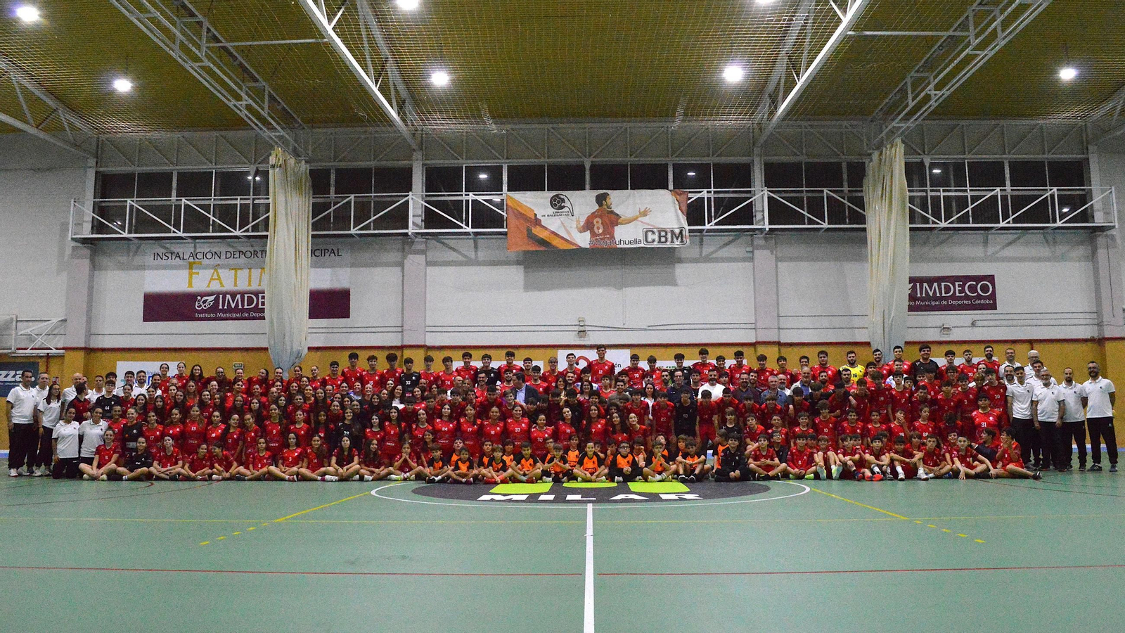 La foto de familia del Córdoba de Balonmano para la temporada 2025-2026.