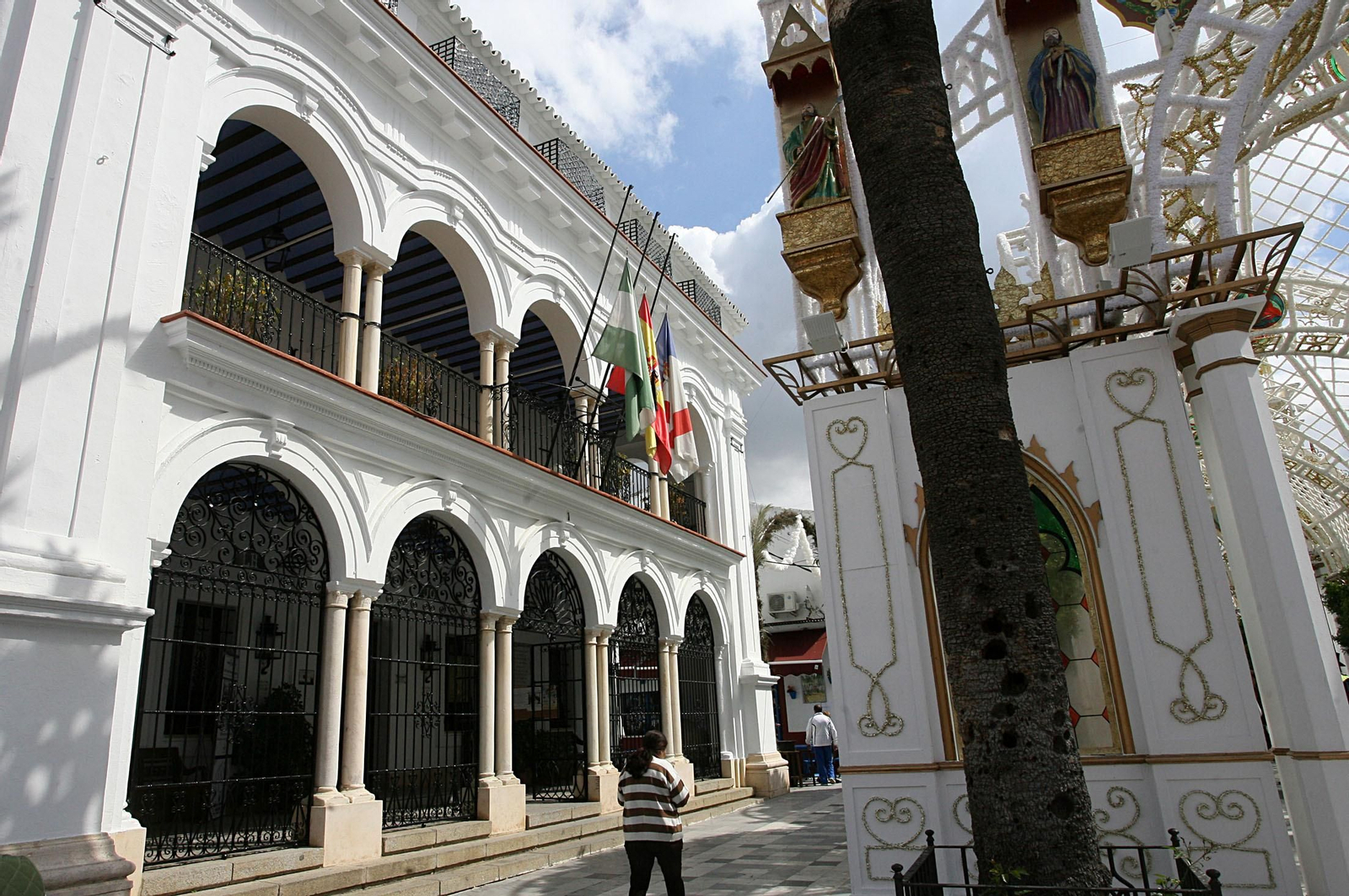 Fachada de la casa consistorial almonteña en 2013.