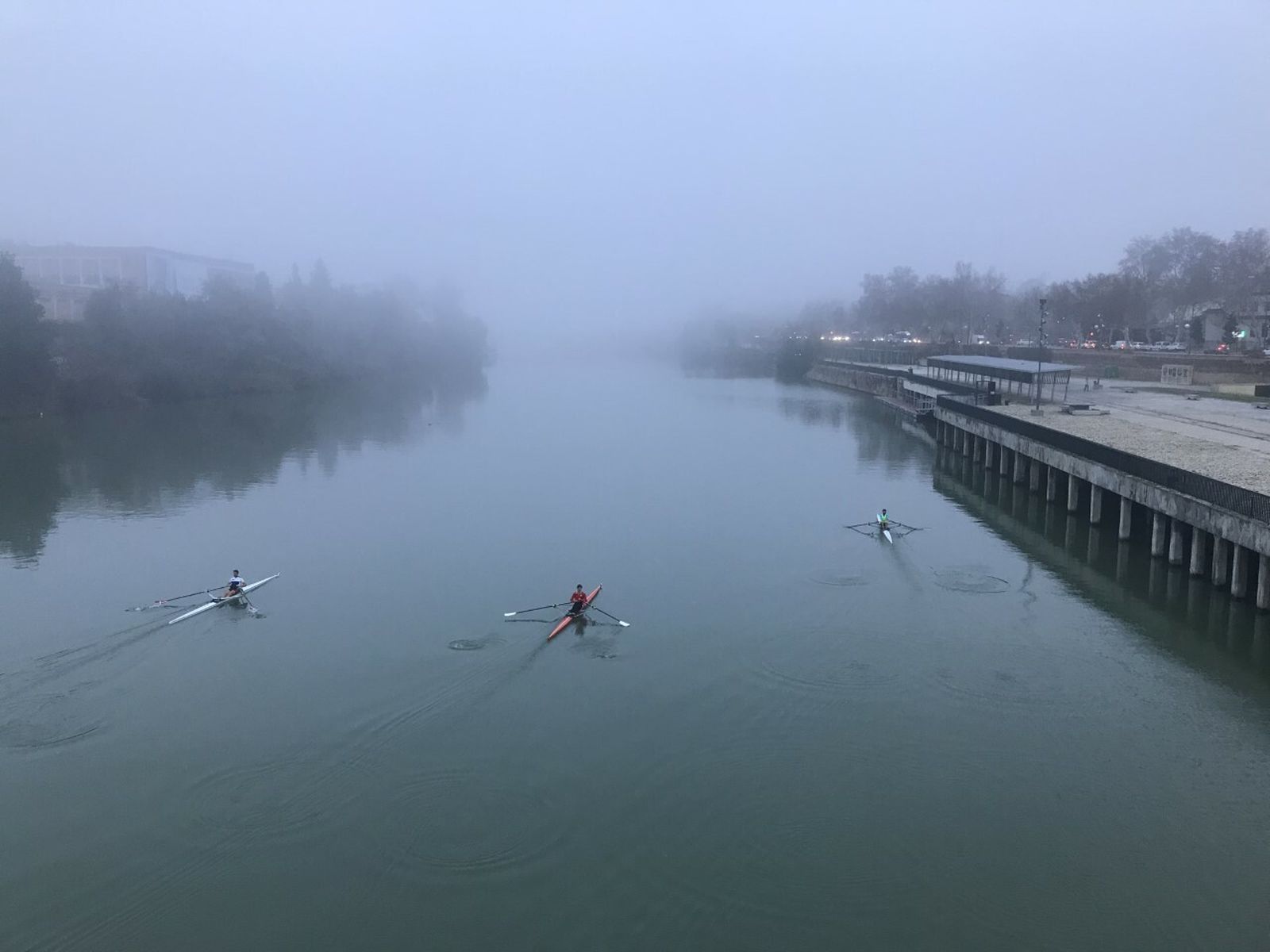 La niebla marcó la estética de la ciudad en la mañana del pasado miércoles