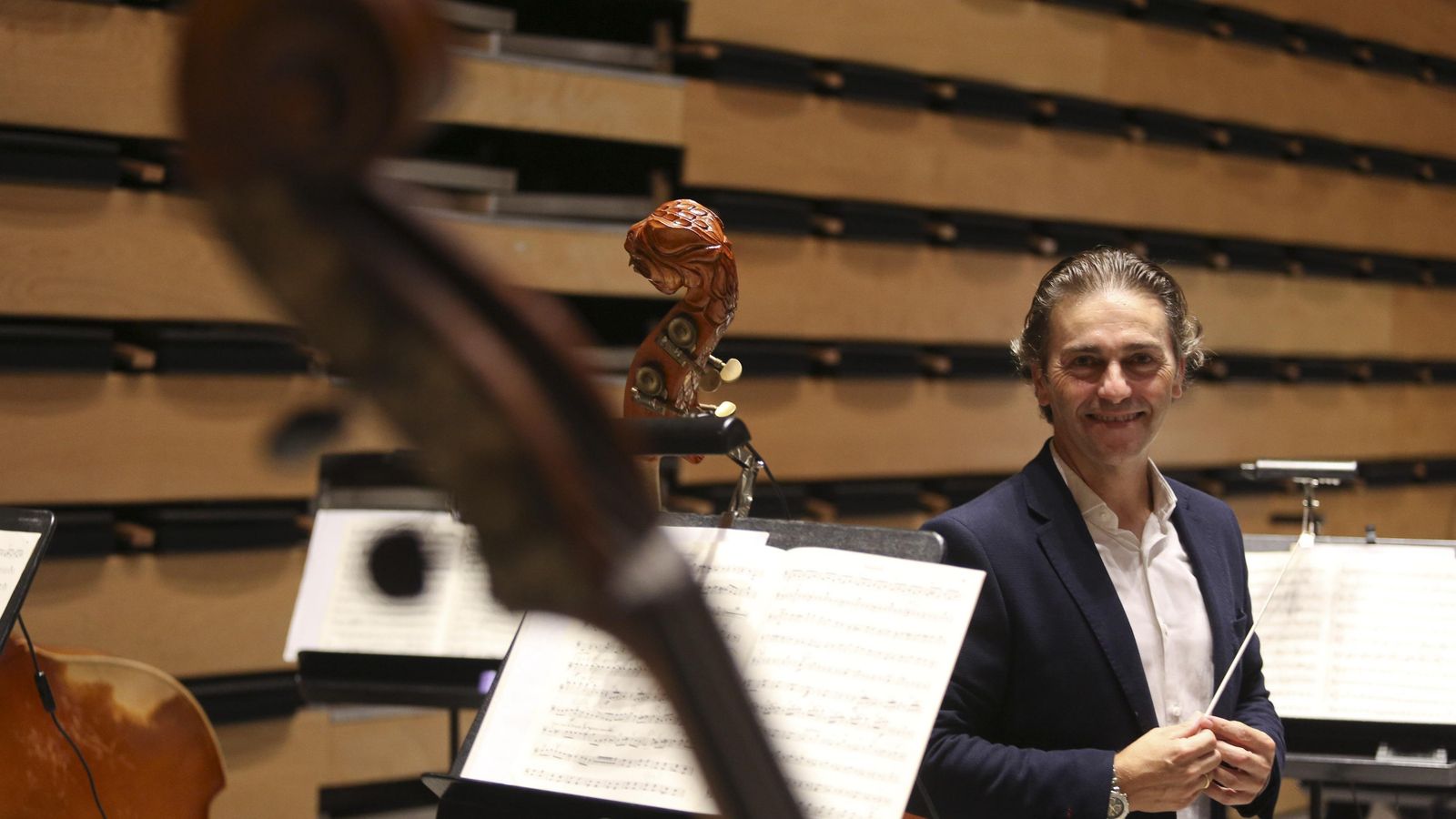 El director de la Filarmónica, José María Moreno, durante un ensayo.
