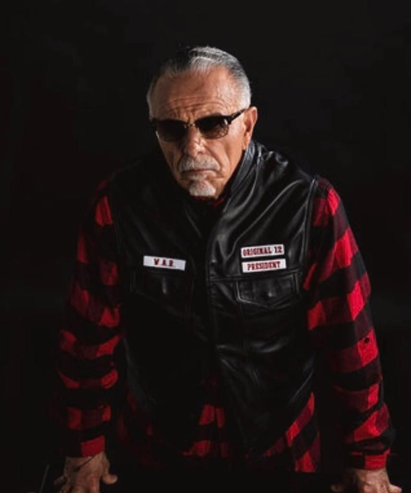 George Christie, confinado en España para rodar la serie de moteros en Almería.