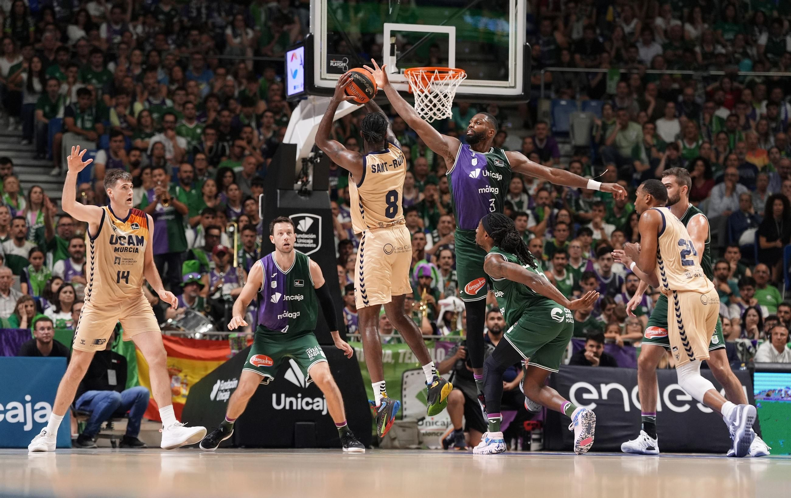 Melvin Ejim, sus cuatro años y seis títulos en Málaga