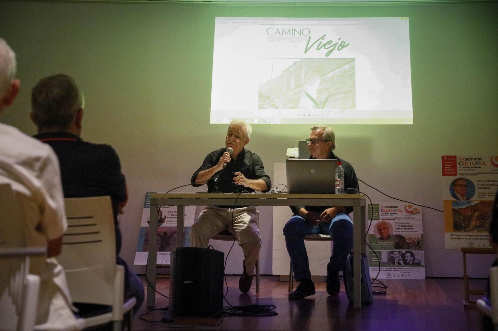 Las imágenes de la conferencia dentro de la "Semana Cultural Puerta Europa" de Ginés Valera en Almería